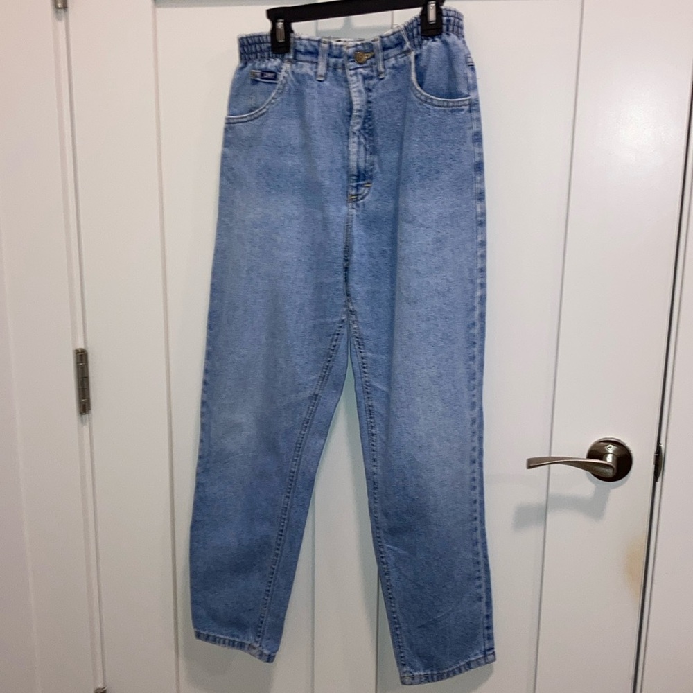 Petite jeans. Light washed. Lee.